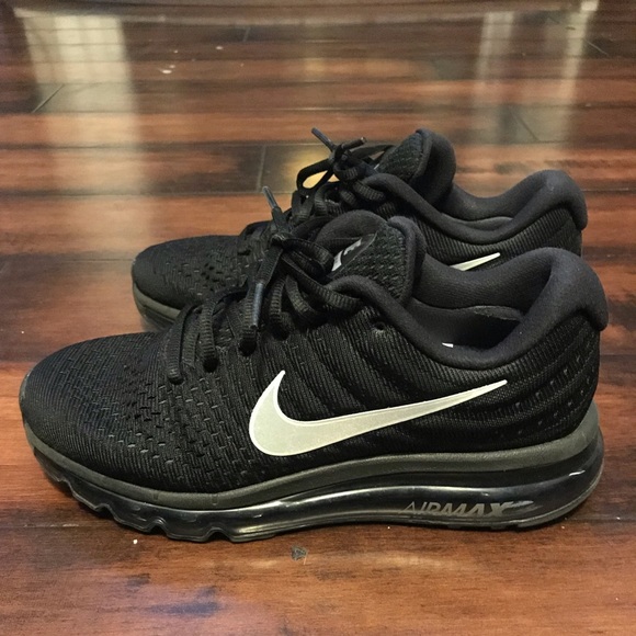Women NIKE Air Max size 8 Black - Picture 1 of 3